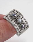 Three-Stone Pearl Carved Geometric Ring