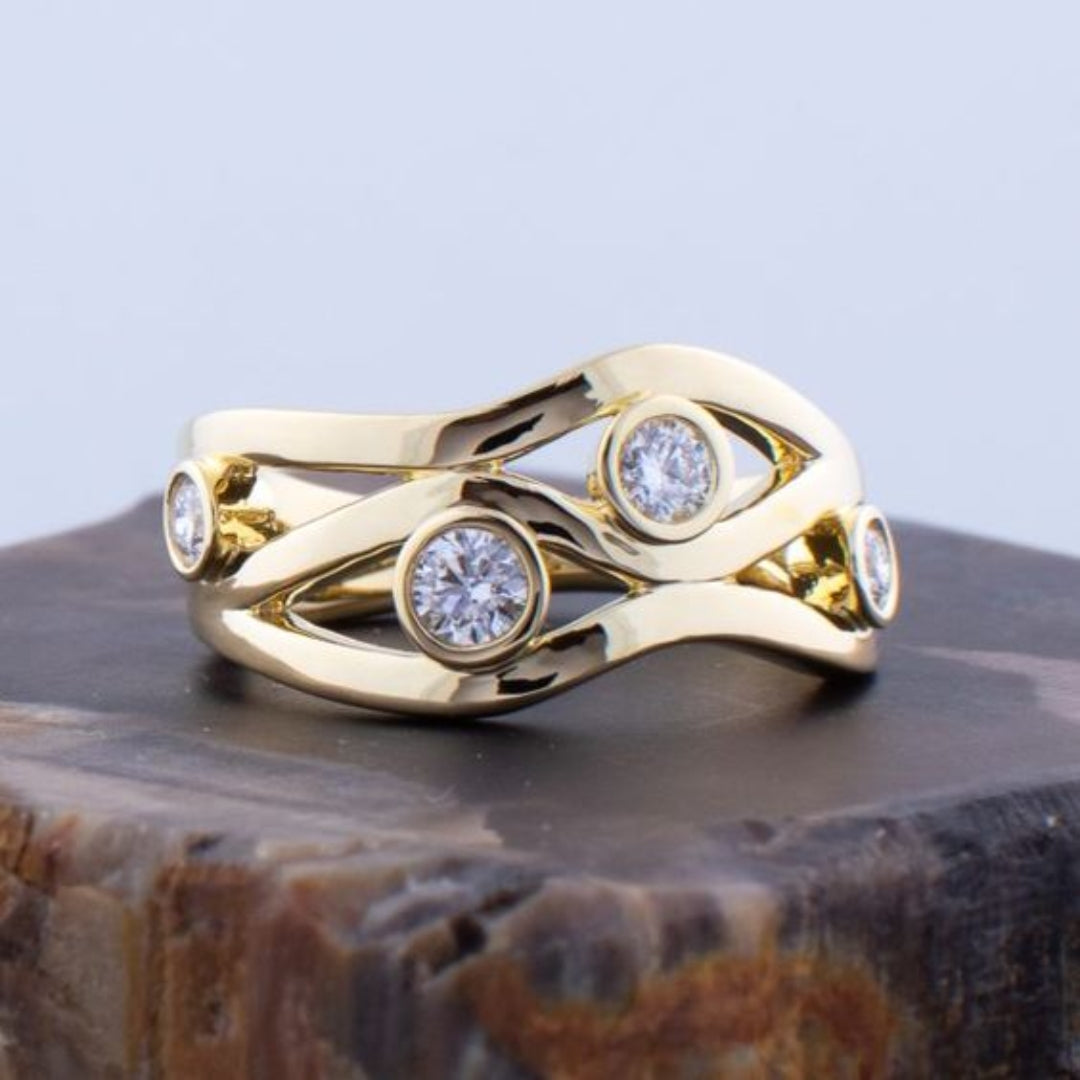 Vintage Golden &amp; Zirconia Wavy Ring