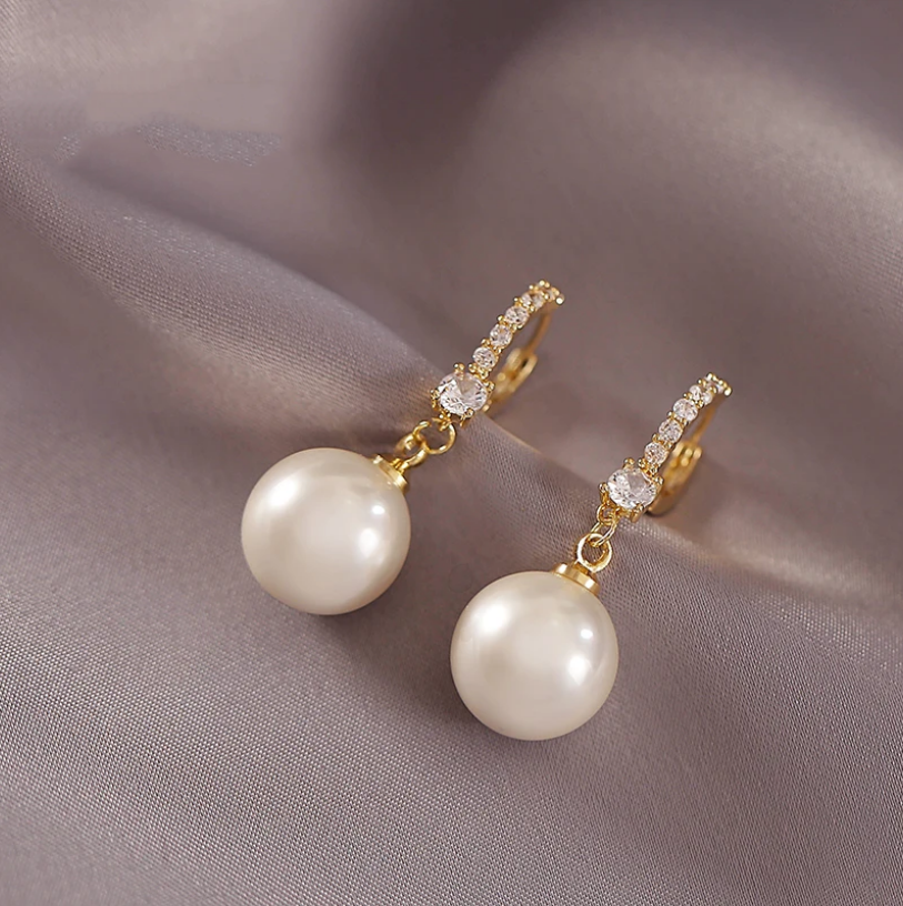 Elegant Gold Zirconia &amp; Pearl Earrings