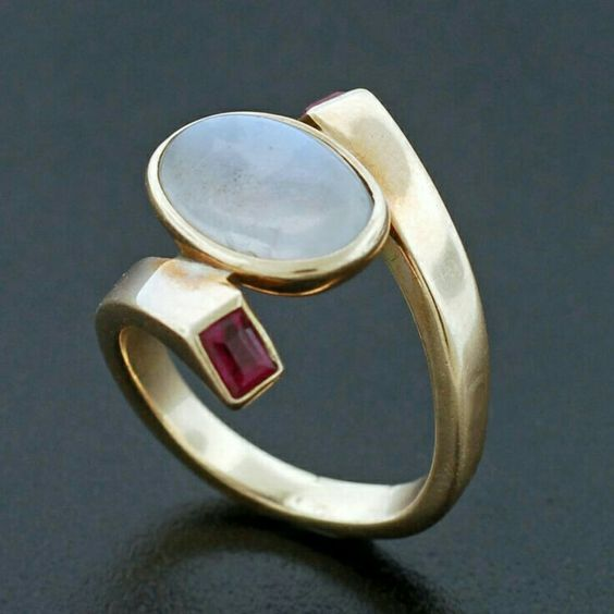 Vintage White Opal &amp; Red Zirconia Gold Ring
